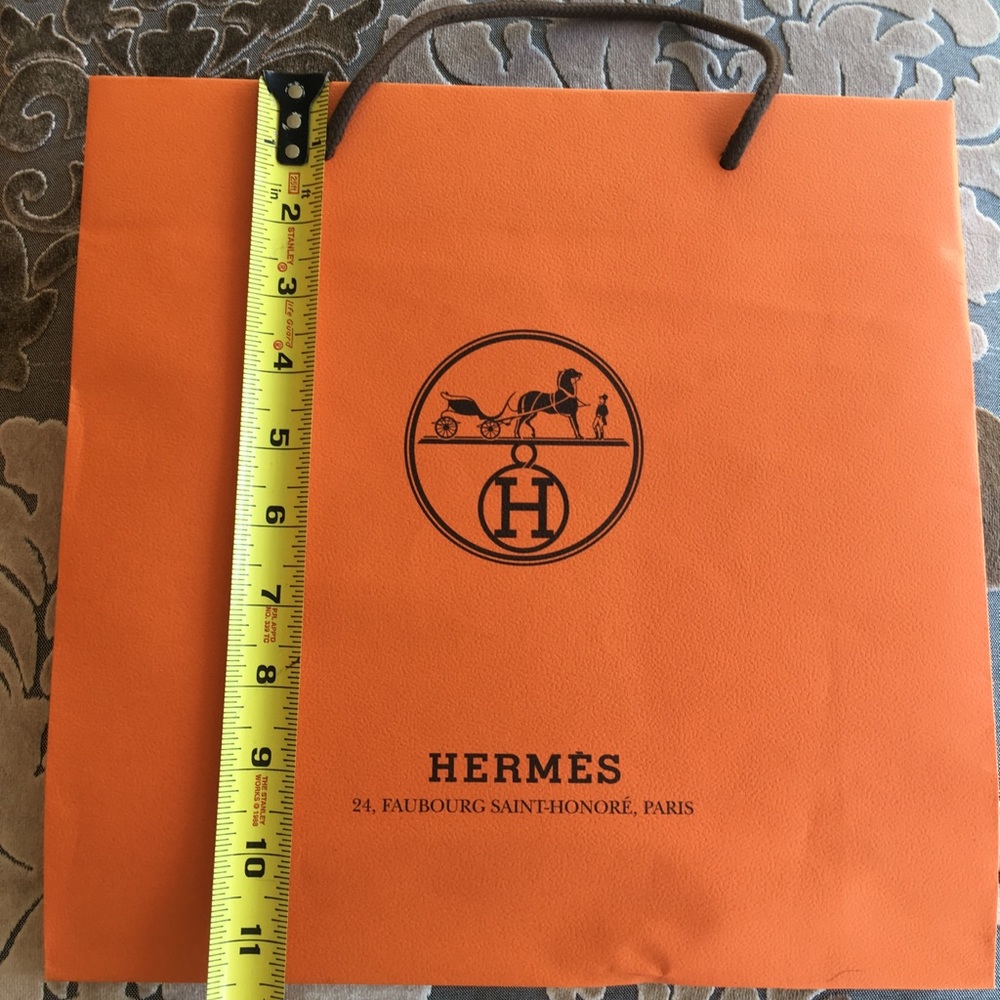 Hermès shopping bag.